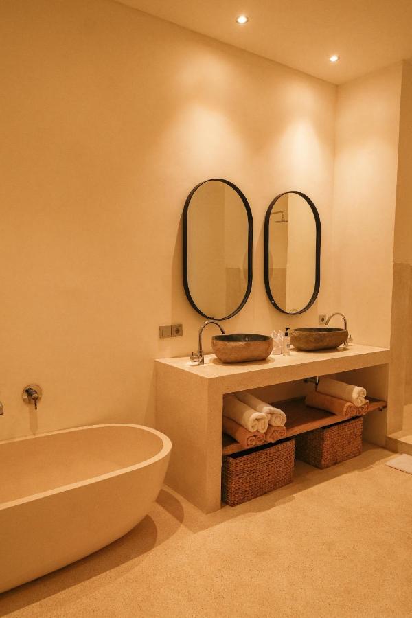 Luxury 2-bedroom With Private Pool And Bbq - Serene Escape! Pousada Ubud